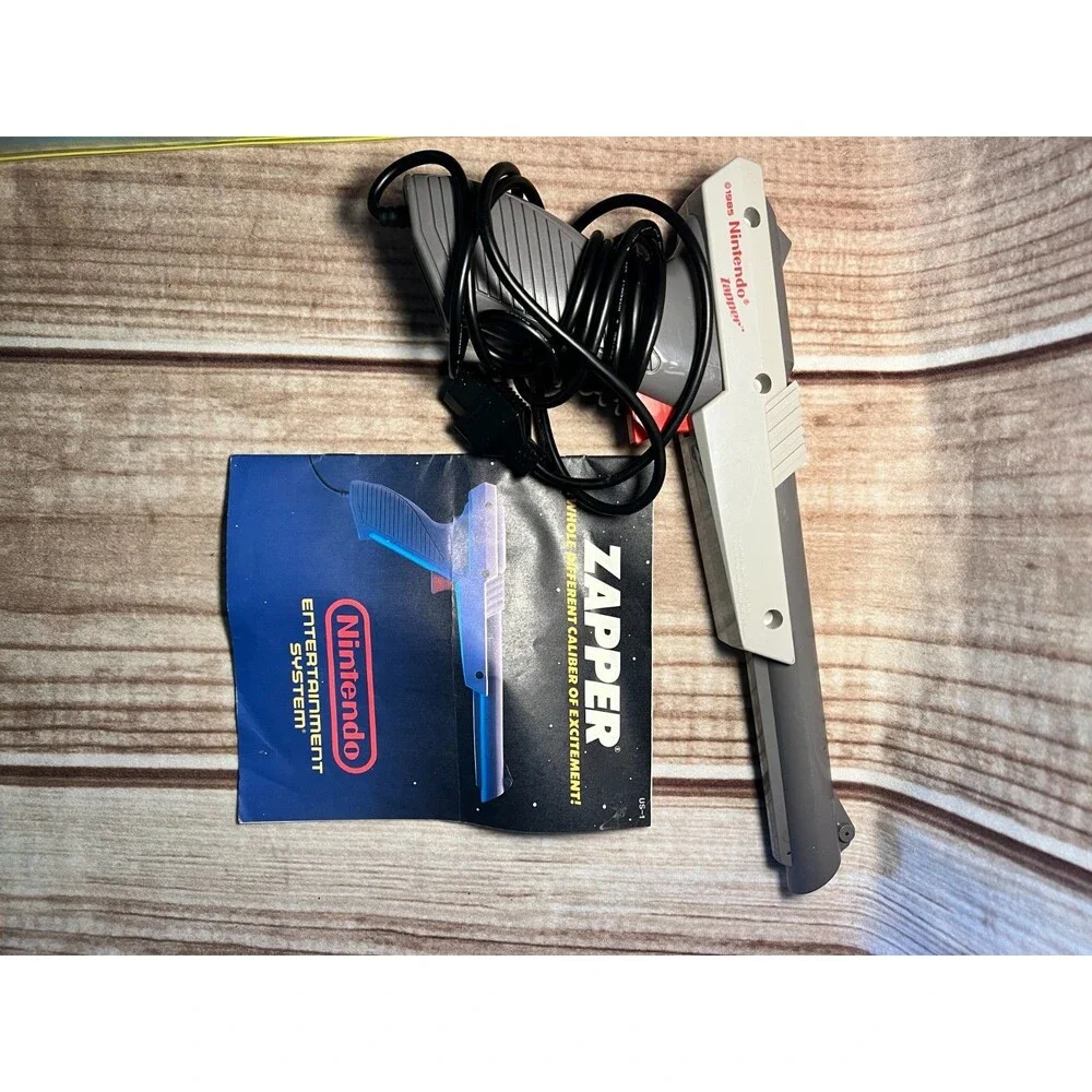 Vintage 1985 Nintendo NES Zapper Gray Model NES-005 Made in Japan OEM UNTESTED**